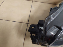 Load image into Gallery viewer, Frontscheinwerfer Mazda 2 D43N-51030 D43N-51040 LED Ein Satz Headlight