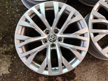 Laden Sie das Bild in den Galerie-Viewer, 4x Alufelge 18 Zoll 8.0" 5x112 25ET Glanz Silber 760601025H VW Touareg Rim Wheel FEL6057992857zg