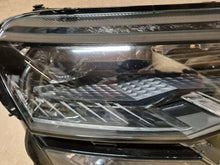 Laden Sie das Bild in den Galerie-Viewer, Frontscheinwerfer Skoda Karoq 57B941036 LED Rechts Scheinwerfer Headlight SCH2067877200py