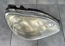 Load image into Gallery viewer, Frontscheinwerfer Mercedes-Benz W220 A2208202461 Rechts Scheinwerfer Headlight SCH8563348094sa