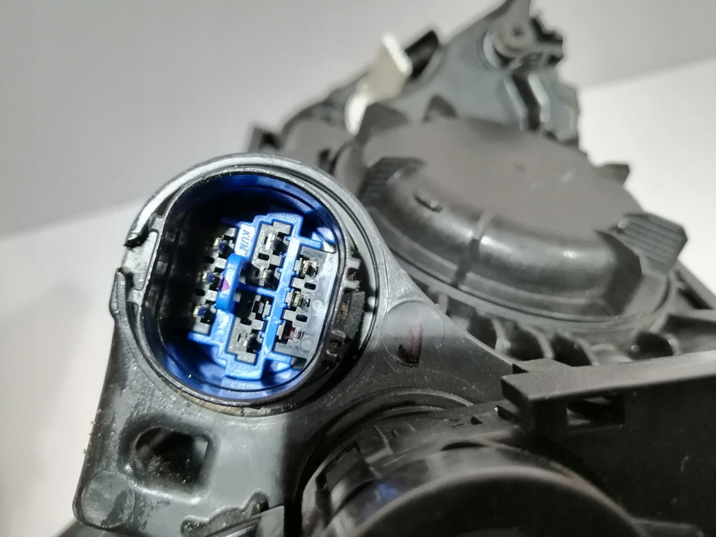 Frontscheinwerfer Hyundai Tucson R009D3032 Rechts Scheinwerfer Headlight