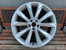 Load image into Gallery viewer, 1x Alufelge 20 Zoll 8.5" 5x112 37ET Glanz Silber 4K9601025B Audi A6 Rim Wheel FEL9198957107pk