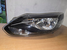 Laden Sie das Bild in den Galerie-Viewer, Frontscheinwerfer Ford Focus III BM51-13W030-CK Ein Stück (Rechts oder Links) SCH5305059825jz