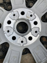 Laden Sie das Bild in den Galerie-Viewer, 1x Alufelge 17 Zoll 7.5&quot; 5x112 Mini Countryman F60 Rim Wheel