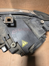 Laden Sie das Bild in den Galerie-Viewer, Frontscheinwerfer Audi A4 Avant B7 8E0941029BM Xenon Rechts oder Links SCH6948013426ix