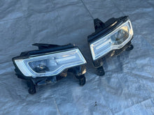 Laden Sie das Bild in den Galerie-Viewer, Frontscheinwerfer Jeep Grand Cherokee Wk2 T77621B Ein Satz Headlight SCH1500711704co