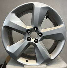 Load image into Gallery viewer, 1x Alufelge 19 Zoll 8.0&quot; 5x112 27ET Glanz Silber 8R0601025P Audi Q5 Rim Wheel