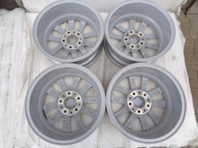 Laden Sie das Bild in den Galerie-Viewer, 4x Alufelge 16 Zoll 7.0" 5x120 40ET Glanz Silber 6796200 BMW 2 F22 F23 1 F20 FEL1717091055jz