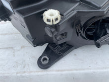 Laden Sie das Bild in den Galerie-Viewer, Frontscheinwerfer Skoda Superb III 3V1941015D LED Links Scheinwerfer Headlight