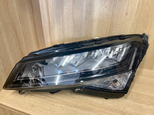 Laden Sie das Bild in den Galerie-Viewer, Frontscheinwerfer Skoda Superb III 3V1941015C Links Scheinwerfer Headlight
