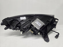 Laden Sie das Bild in den Galerie-Viewer, Frontscheinwerfer Skoda Enyaq 5LB941015B LED Links Scheinwerfer Headlight