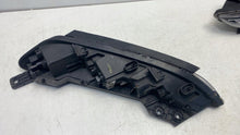 Laden Sie das Bild in den Galerie-Viewer, Frontscheinwerfer Hyundai Kona 92207-J9000 Ein Satz Scheinwerfer Headlight SCH8221373720mx