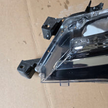 Laden Sie das Bild in den Galerie-Viewer, Frontscheinwerfer Toyota Corolla 81150-02L70 Links Scheinwerfer Headlight SCH8146838495kw