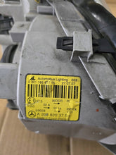 Laden Sie das Bild in den Galerie-Viewer, Frontscheinwerfer Mercedes-Benz W203 A2038203759 Links Scheinwerfer Headlight SCH1930227207wm