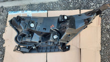 Laden Sie das Bild in den Galerie-Viewer, Frontscheinwerfer Honda Cr-V V Rechts Scheinwerfer Headlight SCH8864683741mt