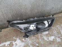 Laden Sie das Bild in den Galerie-Viewer, Frontscheinwerfer Toyota IV Yaris Rechts Scheinwerfer Headlight SCH2576063559ed