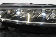 Laden Sie das Bild in den Galerie-Viewer, Frontscheinwerfer Skoda Octavia 5e3 IV 5E4941015 Links Scheinwerfer Headlight SCH9929617543ni