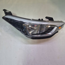 Laden Sie das Bild in den Galerie-Viewer, Frontscheinwerfer Hyundai I20 II 92102C8000 Rechts Scheinwerfer Headlight SCH8714256905ct