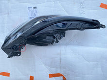 Laden Sie das Bild in den Galerie-Viewer, Frontscheinwerfer Toyota Highlander Rechts Scheinwerfer Headlight