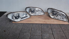 Laden Sie das Bild in den Galerie-Viewer, Frontscheinwerfer Mercedes-Benz A0008203239 Vorderseite Scheinwerfer Headlight SCH9416439953kt