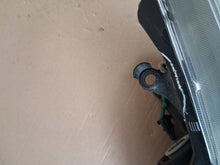 Laden Sie das Bild in den Galerie-Viewer, Frontscheinwerfer Toyota Prius Links Scheinwerfer Headlight SCH1128632664ib