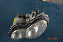 Laden Sie das Bild in den Galerie-Viewer, Frontscheinwerfer Mercedes-Benz W203 A2038203761 Xenon Links Headlight SCH2667063392qf