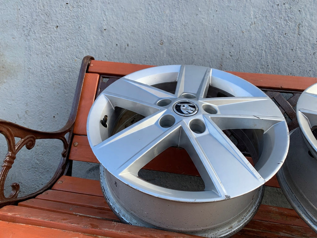 1x Alufelge 16 Zoll 6.0" 5x112 48ET Glanz Silber 5E0601025M Skoda Octavia Iii