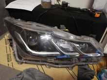 Laden Sie das Bild in den Galerie-Viewer, Frontscheinwerfer Toyota Corolla 8111002T31 Rechts Scheinwerfer Headlight SCH7702512481dc