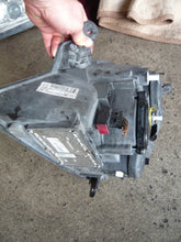 Laden Sie das Bild in den Galerie-Viewer, Frontscheinwerfer Opel Meriva A 93321055 Rechts Scheinwerfer Headlight SCH5411970273lo