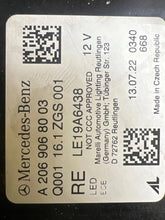 Laden Sie das Bild in den Galerie-Viewer, Frontscheinwerfer Mercedes-Benz W206 A2069068003 LED Rechts Headlight SCH1188616829iq