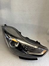 Load image into Gallery viewer, Frontscheinwerfer Hyundai Ix20 921021K Rechts Scheinwerfer Headlight SCH3602778602ov