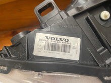 Load image into Gallery viewer, Frontscheinwerfer Volvo S60 V60 31698825 Xenon Rechts Scheinwerfer Headlight SCH3917065972ws
