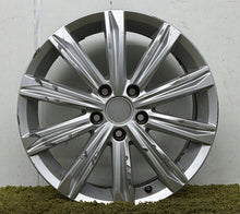 Laden Sie das Bild in den Galerie-Viewer, 1x Alufelge 17 Zoll 6.5" 5x112 52ET 5TA601025D VW Golf III Touran Rim Wheel FEL5939568313kk