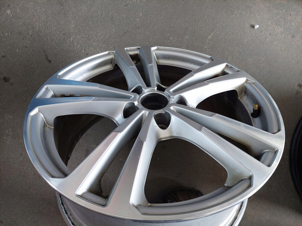 1x Alufelge 18 Zoll 7.5" 5x112 51ET Glanz Silber 8V0601025AJ Audi A3 Rim Wheel FEL4934029832lv