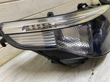 Laden Sie das Bild in den Galerie-Viewer, Frontscheinwerfer BMW E60 E61 Xenon Rechts Scheinwerfer Headlight