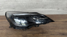 Laden Sie das Bild in den Galerie-Viewer, Frontscheinwerfer Opel 39195689 662588500 LED Rechts Scheinwerfer Headlight