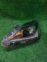 Laden Sie das Bild in den Galerie-Viewer, Frontscheinwerfer Toyota Aygo CSC29232 Links Scheinwerfer Headlight SCH4702060830pg