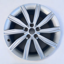 Load image into Gallery viewer, 1x Alufelge 19 Zoll 8.5&quot; 5x112 40ET Glanz Silber 4K0601025G Audi A6 C8 Rim Wheel