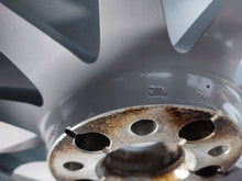 Laden Sie das Bild in den Galerie-Viewer, 1x Alufelge 17 Zoll 7.5" 5x112 38ET Glanz Silber 8W0601025C Audi A4 B9 Rim Wheel FEL5250846159jw