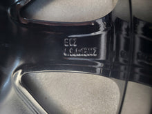Load image into Gallery viewer, 1x Alufelge 15 Zoll 4.5" 4x100 35ET Glanz Schwarz PZ493-90673 Toyota Aygo FEL8811417508jx