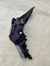 Laden Sie das Bild in den Galerie-Viewer, Frontscheinwerfer Toyota Chr 211808521 81150-F4180-00 LED Links Headlight SCH3616018483pr
