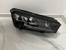 Laden Sie das Bild in den Galerie-Viewer, Frontscheinwerfer Skoda Enyaq 5LB941016 Rechts Scheinwerfer Headlight