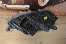 Laden Sie das Bild in den Galerie-Viewer, Frontscheinwerfer Skoda Octavia III 5E1941015B Xenon Links Headlight SCH8364141842vv