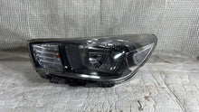 Laden Sie das Bild in den Galerie-Viewer, Frontscheinwerfer Kia Rio Ein Stück (Rechts oder Links) Scheinwerfer Headlight