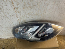Laden Sie das Bild in den Galerie-Viewer, Frontscheinwerfer Opel Movano B 260107241R Rechts Scheinwerfer Headlight SCH6312029781tj