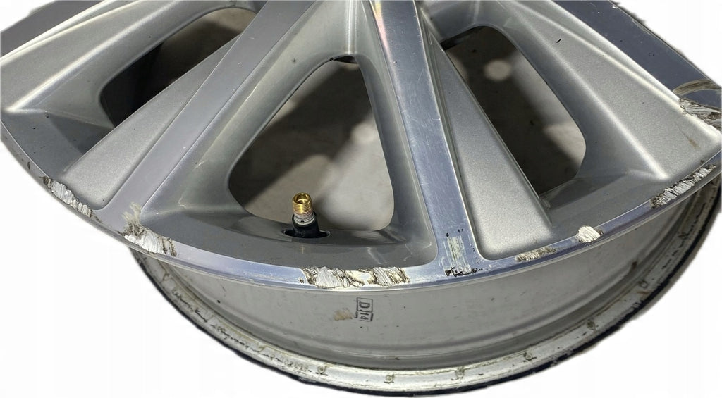 1x Alufelge 15 Zoll 6.0" 5x100 40ET Glanz Silber 6R0601025 VW Polo Rim Wheel