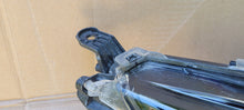 Load image into Gallery viewer, Frontscheinwerfer Toyota Corolla 81110-02S70 Rechts Scheinwerfer Headlight SCH5634917170ec