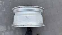 Laden Sie das Bild in den Galerie-Viewer, 1x Alufelge 17 Zoll 8.0" 5x120 43ET Glanz Silber 6794271 BMW Rim Wheel FEL2619764142ga