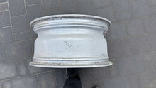 Laden Sie das Bild in den Galerie-Viewer, 1x Alufelge 17 Zoll 8.0" 5x120 43ET Glanz Silber 6794271 BMW Rim Wheel FEL2619764142ga