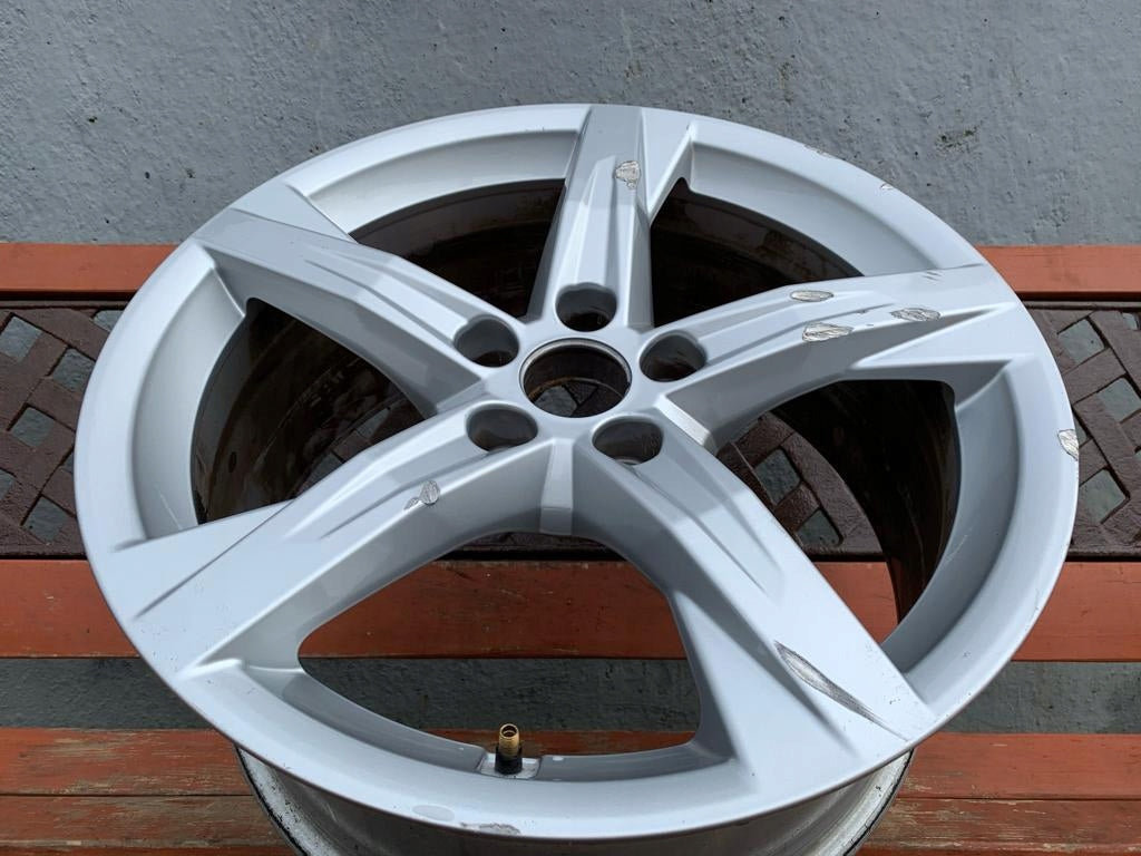 1x Alufelge 18 Zoll 8.0" 5x112 39ET Glanz Silber 80A601025BE Audi Q5 Rim Wheel